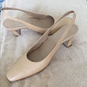 Michelle D Women’s Cream Leather Slingback Pump